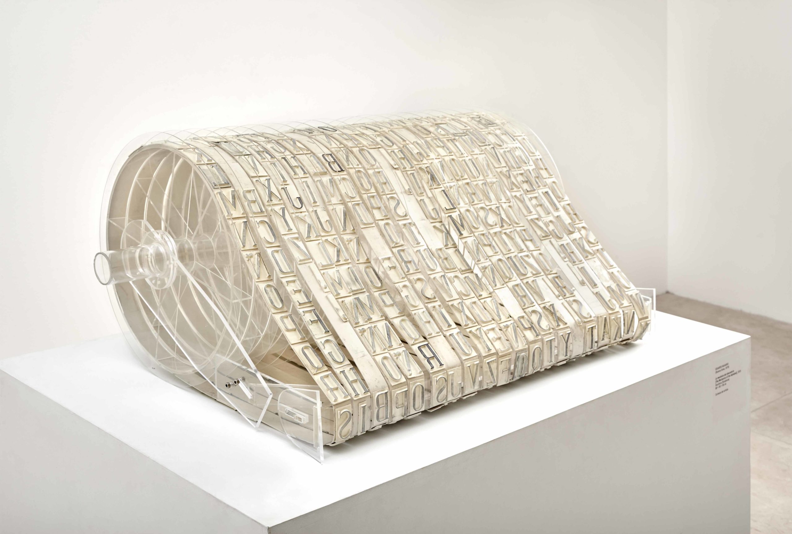 Eduardo Navarro: the mechanics of the alphabet (Fig. 4)