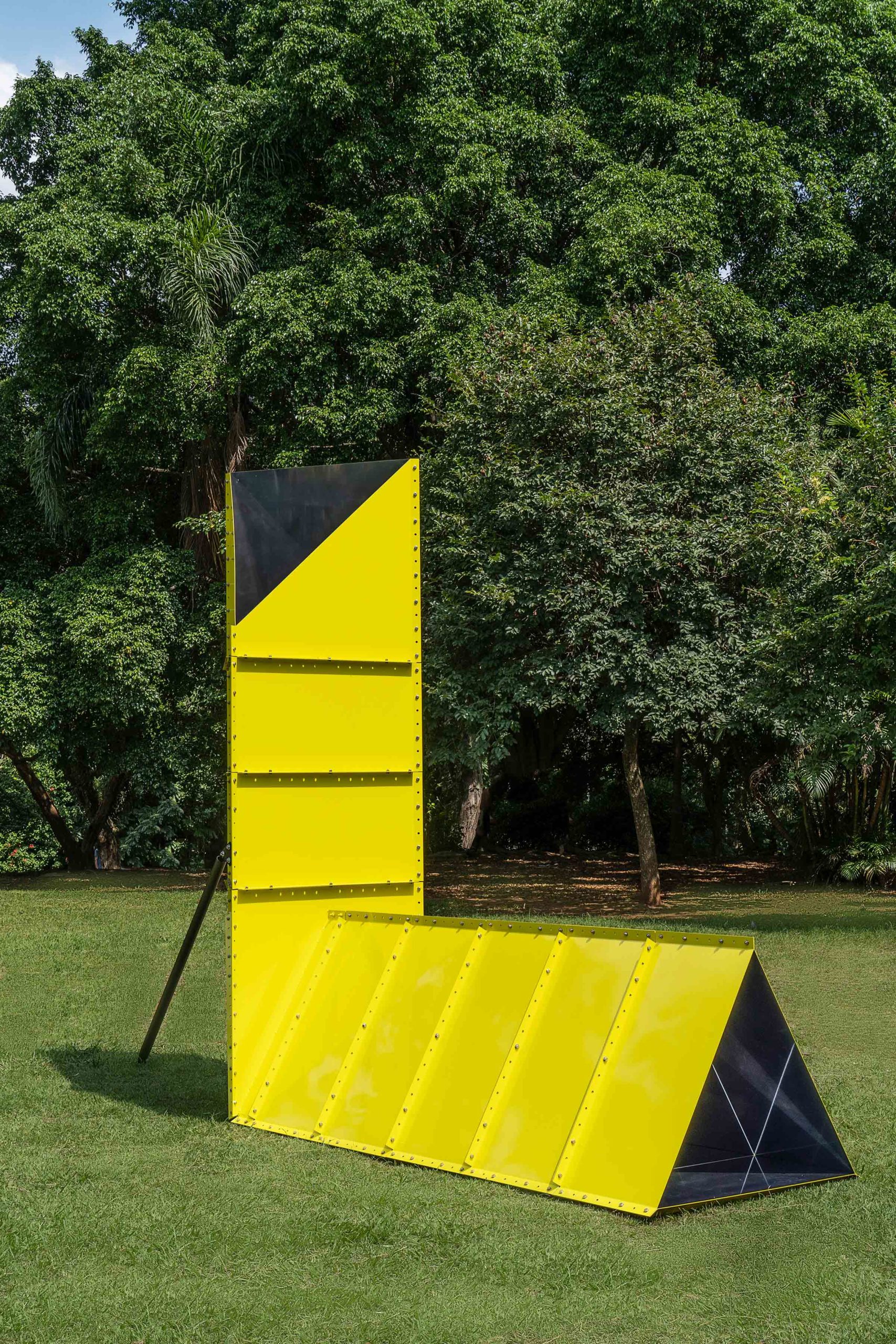 Eduardo Navarro: sky consulate (Fig. 3)