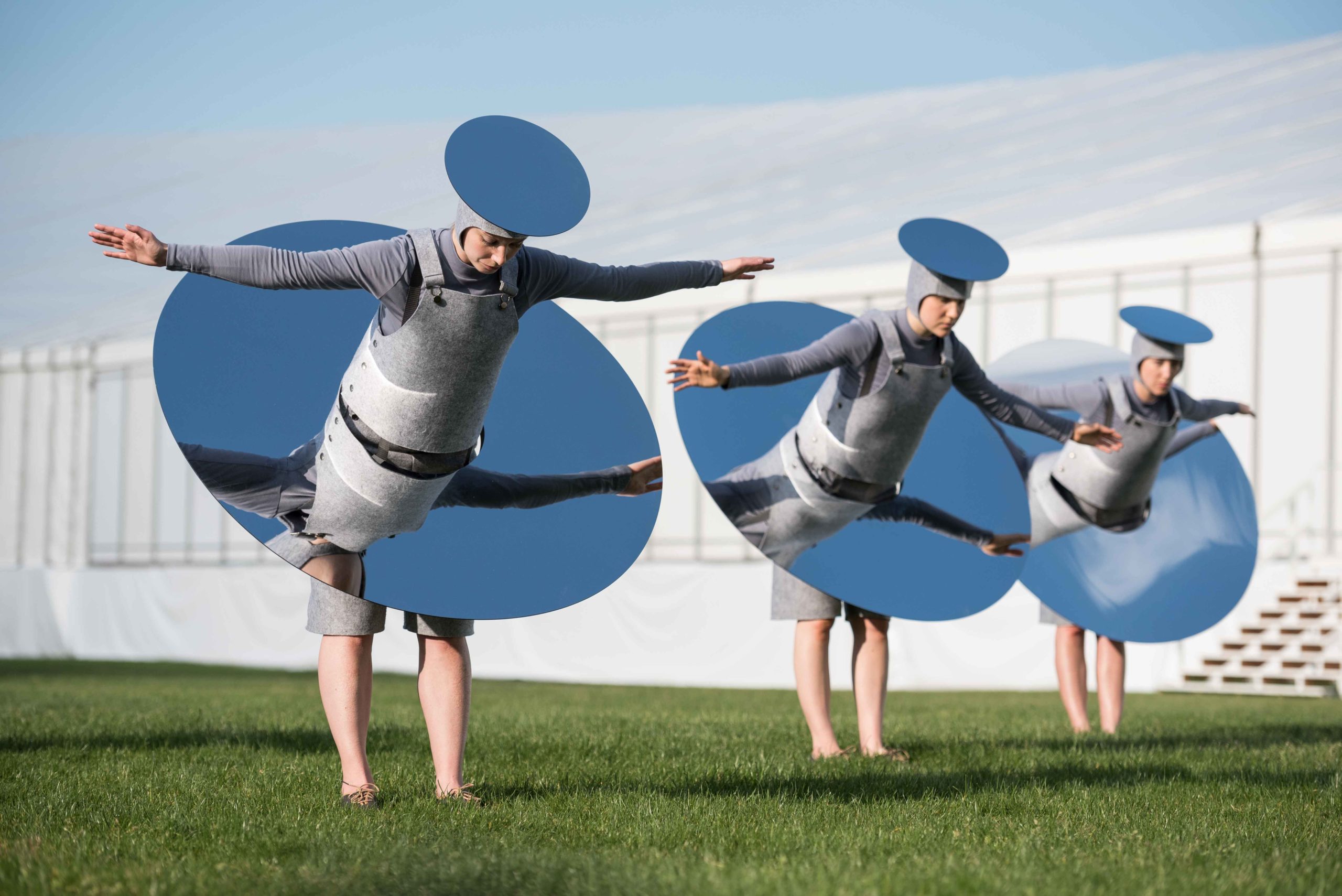 Eduardo Navarro: instructions from the sky (Fig. 2)