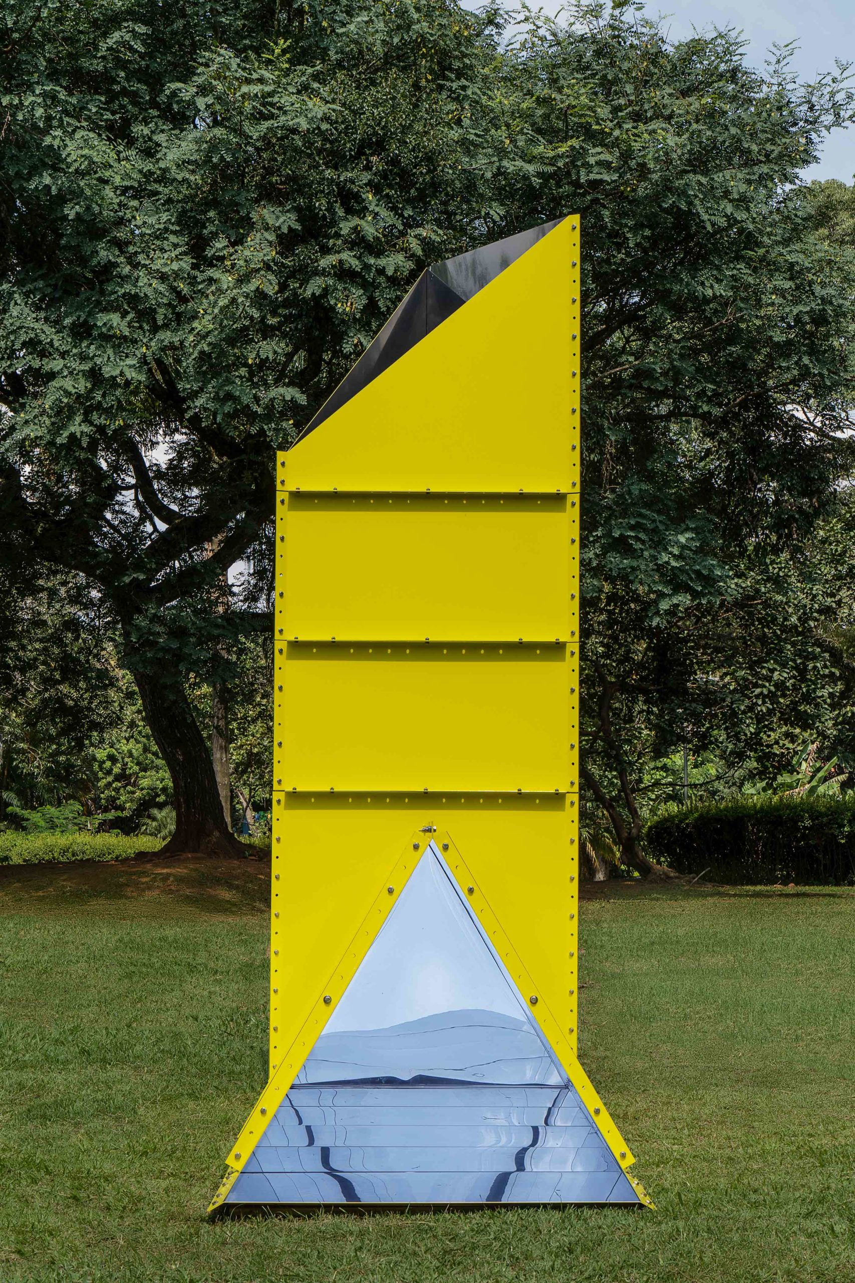 Eduardo Navarro: sky consulate (Fig. 4)