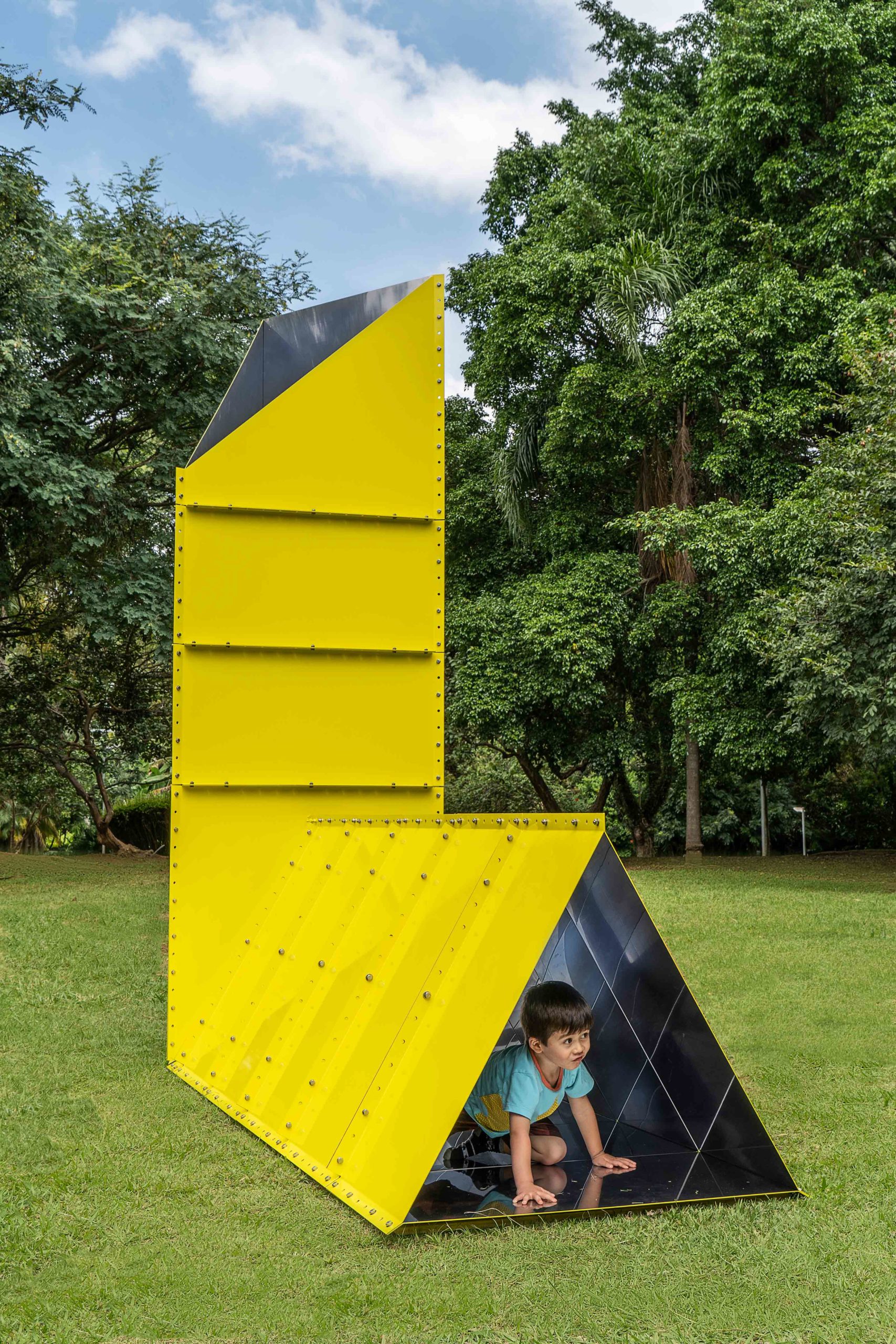 Eduardo Navarro: sky consulate (Fig. 5)