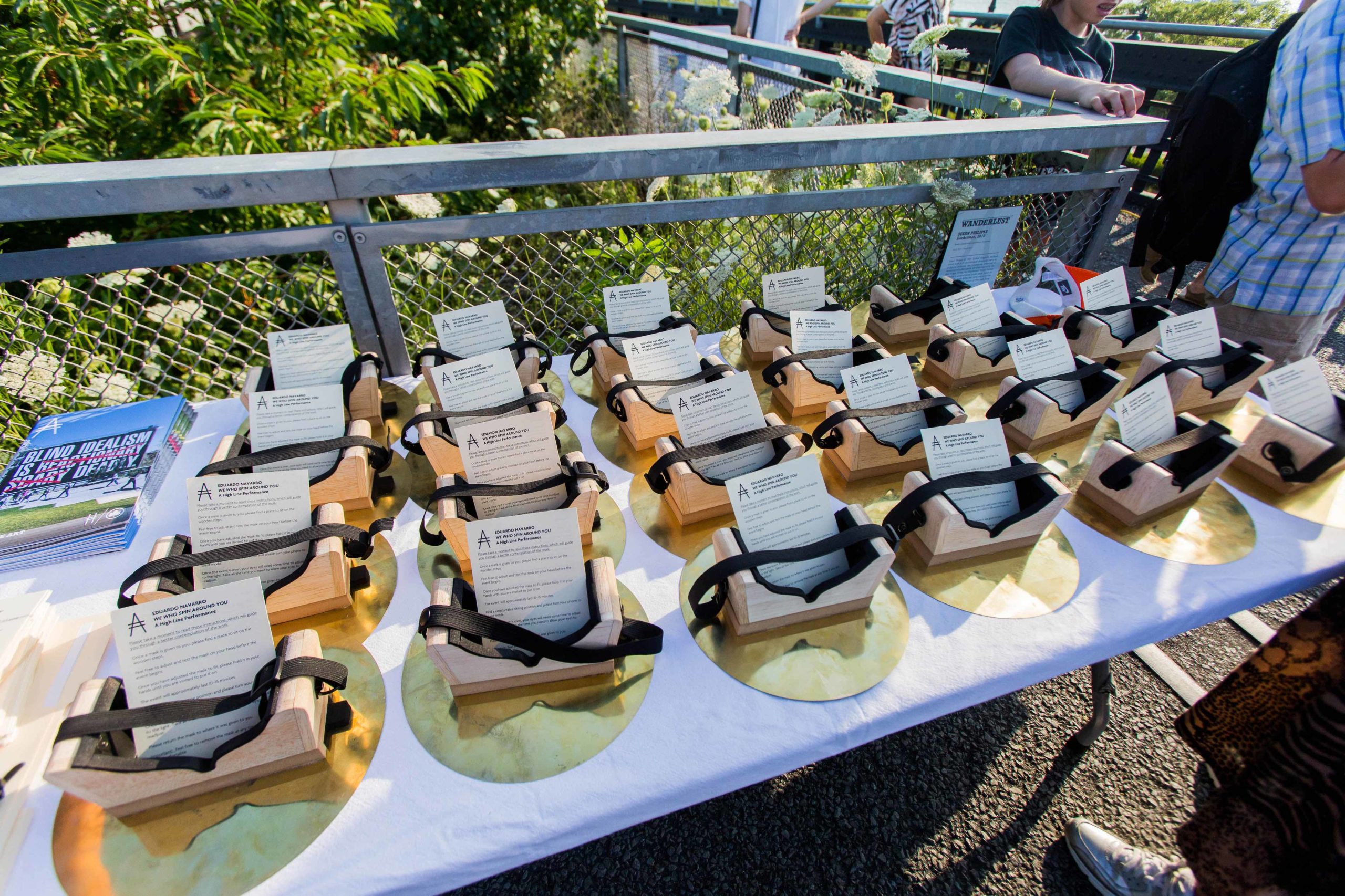 Eduardo Navarro: we who spin around you (Fig. 6)