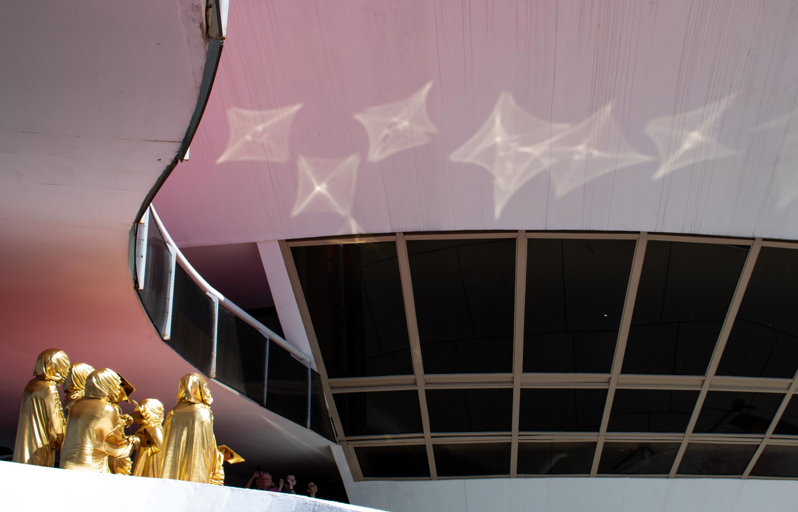 Eduardo Navarro: in collaboration with the sun (Fig. 2)