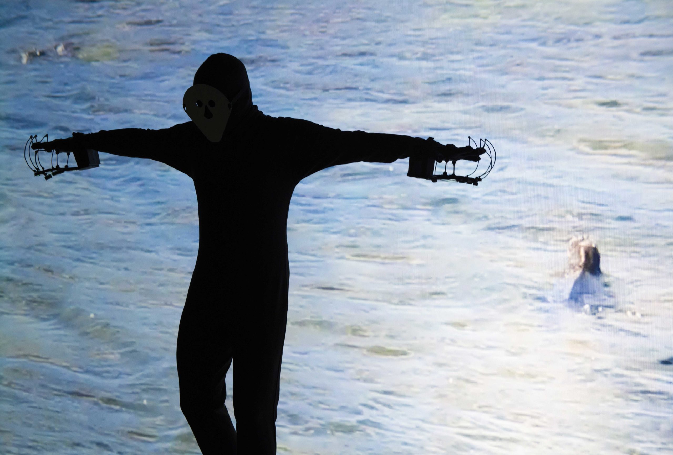 Eduardo Navarro: touching without (Fig. 7)