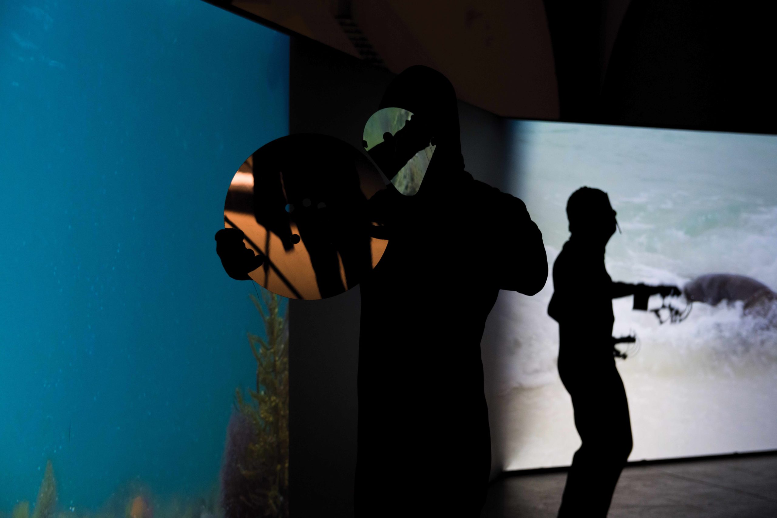 Eduardo Navarro: touching without (Fig. 9)