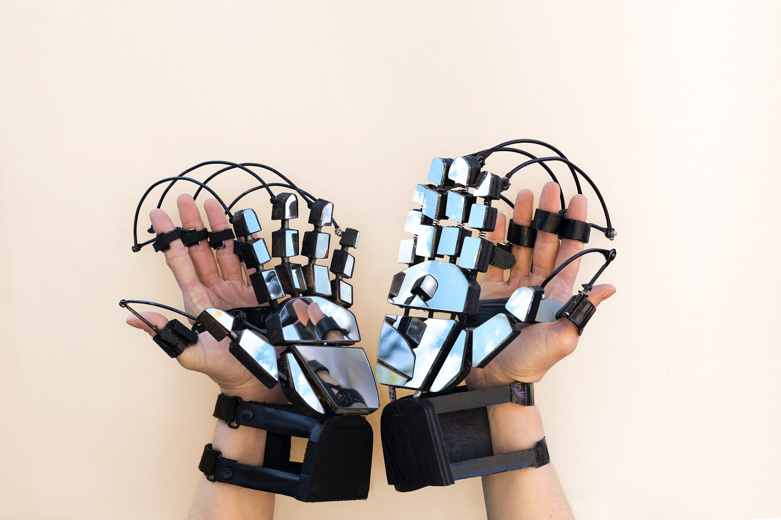 Eduardo Navarro: touching without (Fig. 3)