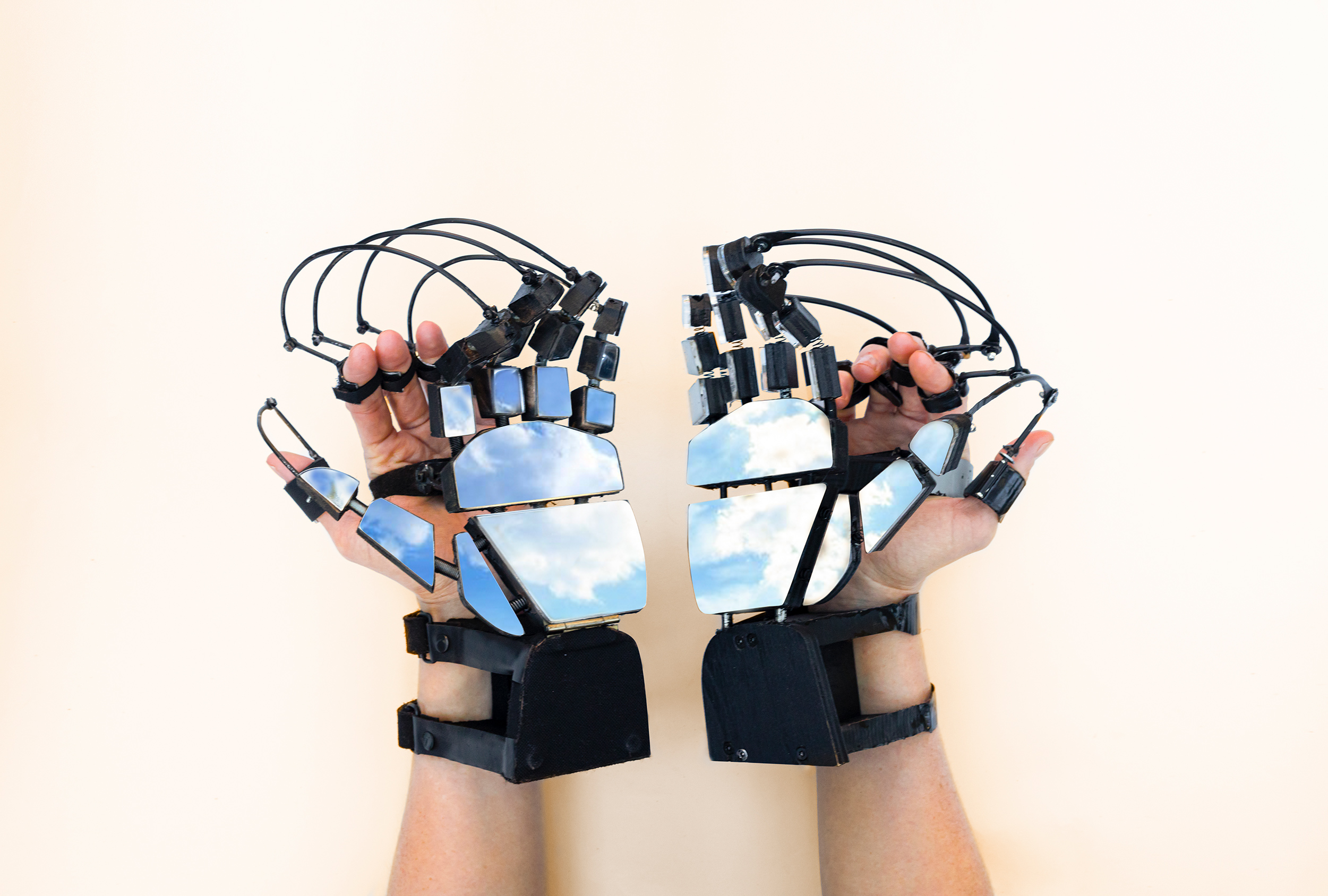 Eduardo Navarro: touching without (Fig. 5)