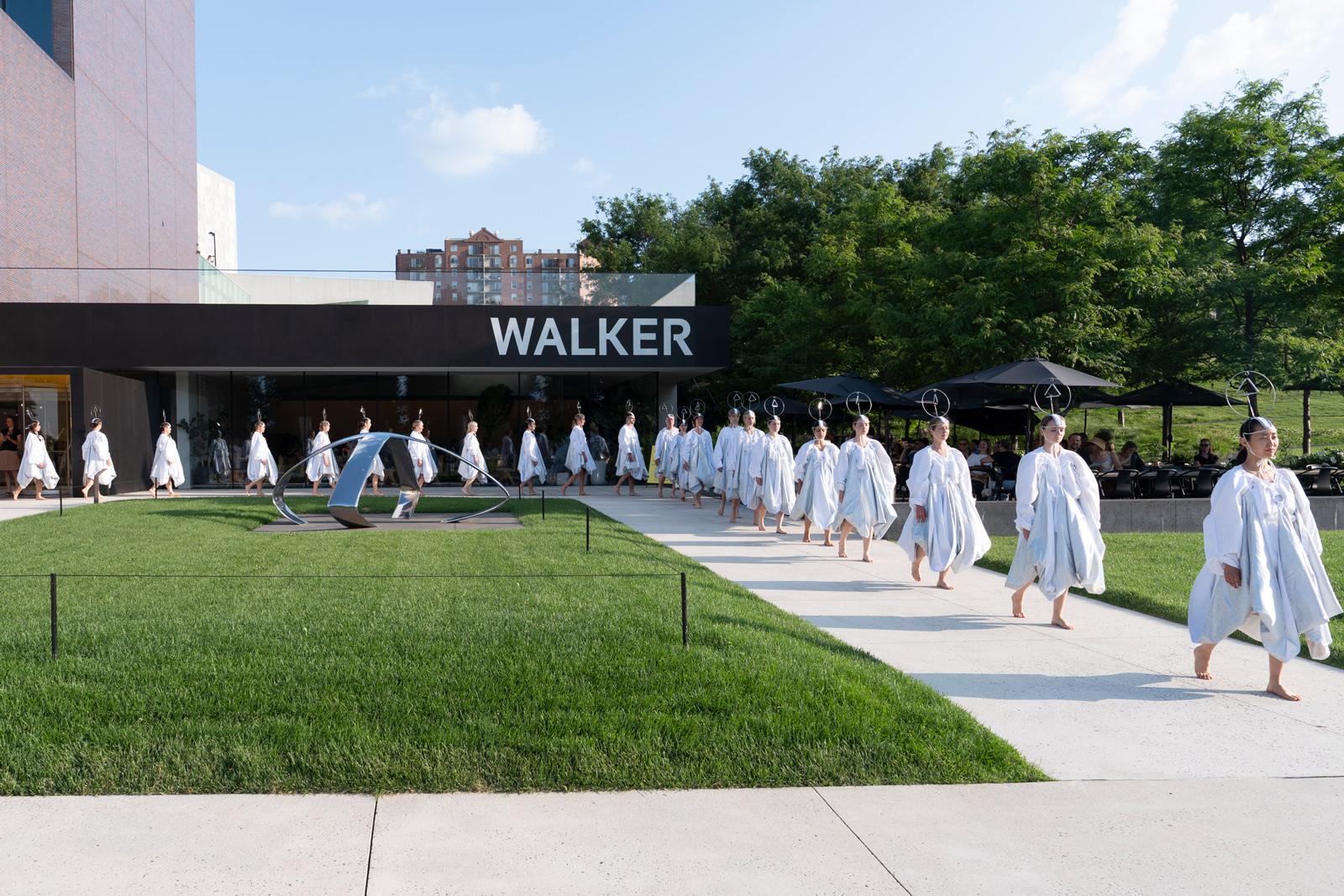 Eduardo Navarro: cloud museum (Fig. 19)